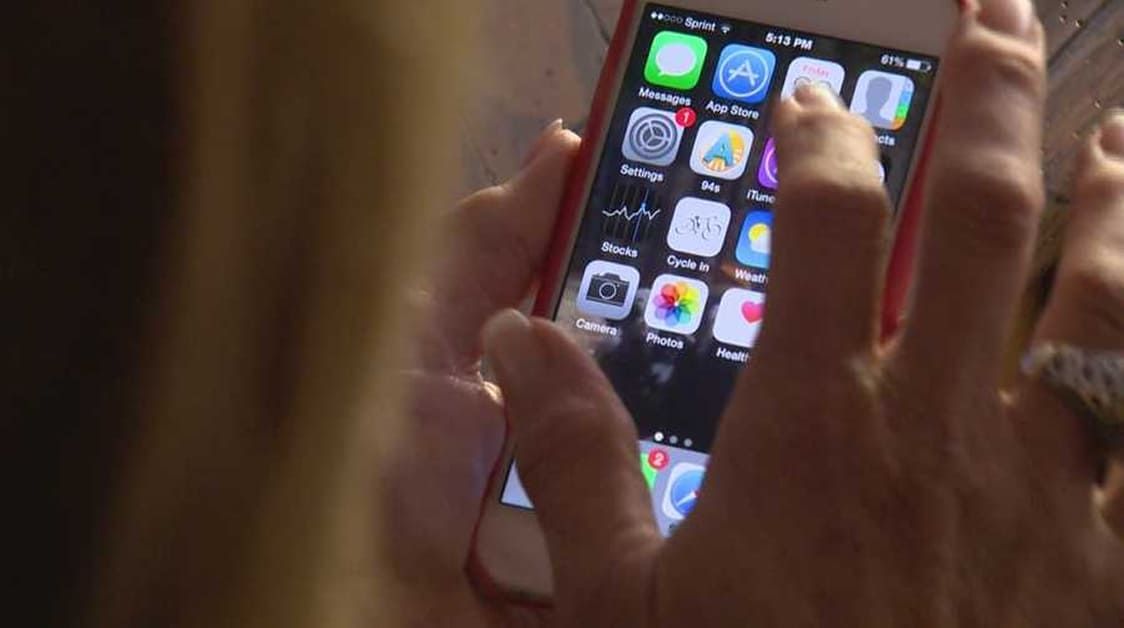 California Government Provides Cell Phones to Foster Youth